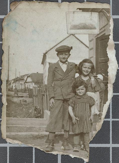 The photograph of Pessi's family