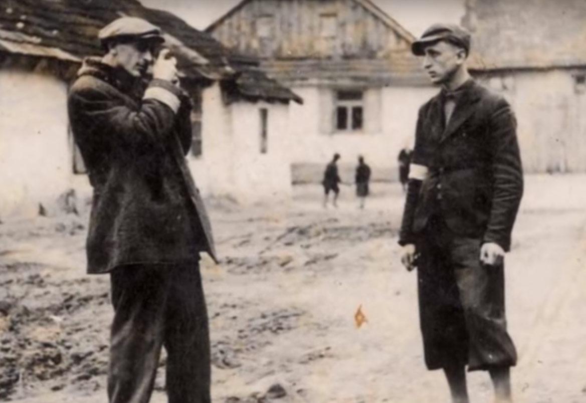 Using Photographs to Teach about the Holocaust - A Learning Environment