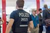 Junger Polizist. Bild: Marco Verch